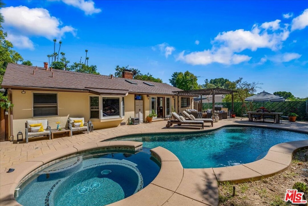 2225 Roscomare Rd