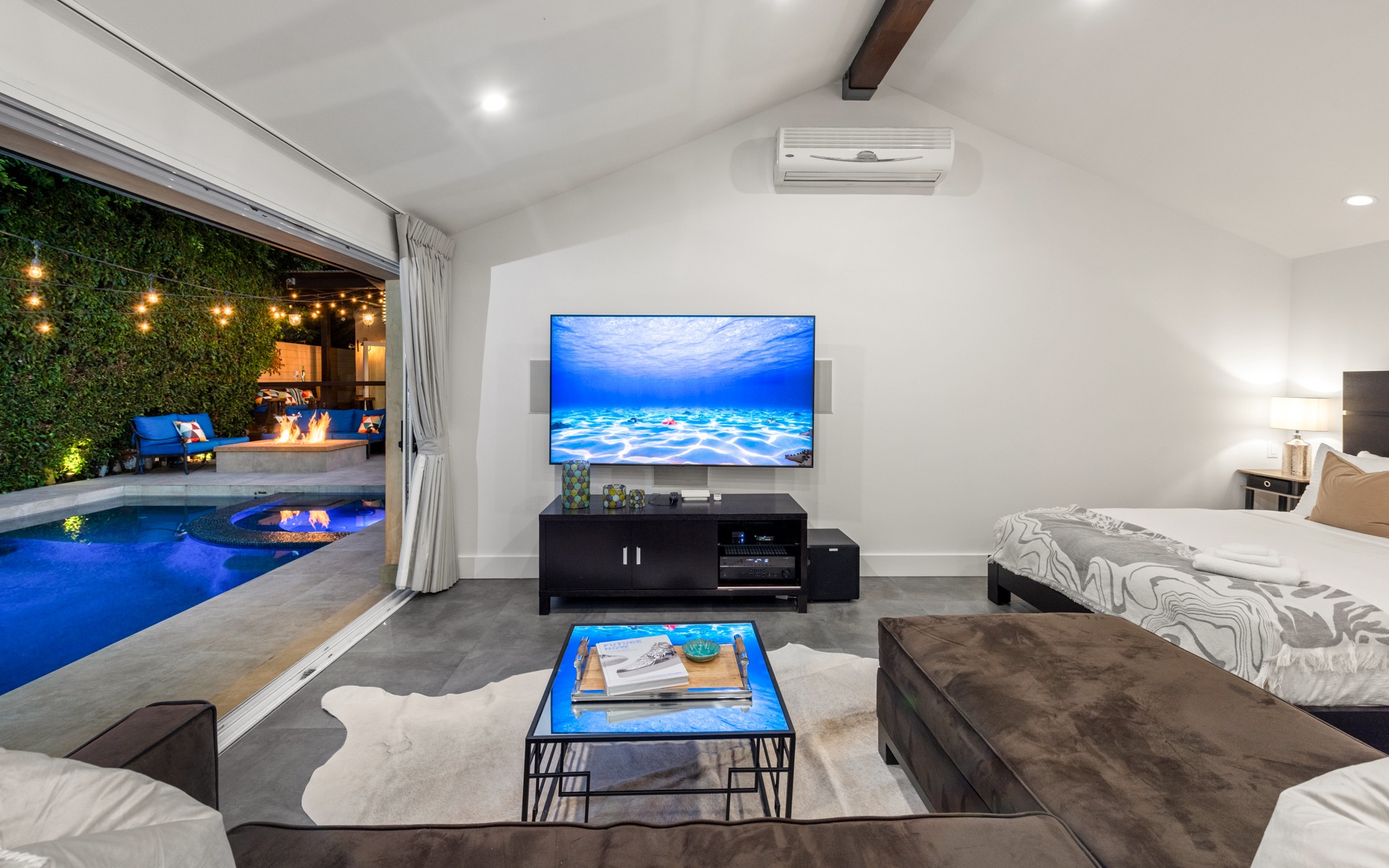 711 Huntley Dr, West Hollywood, CA 90069