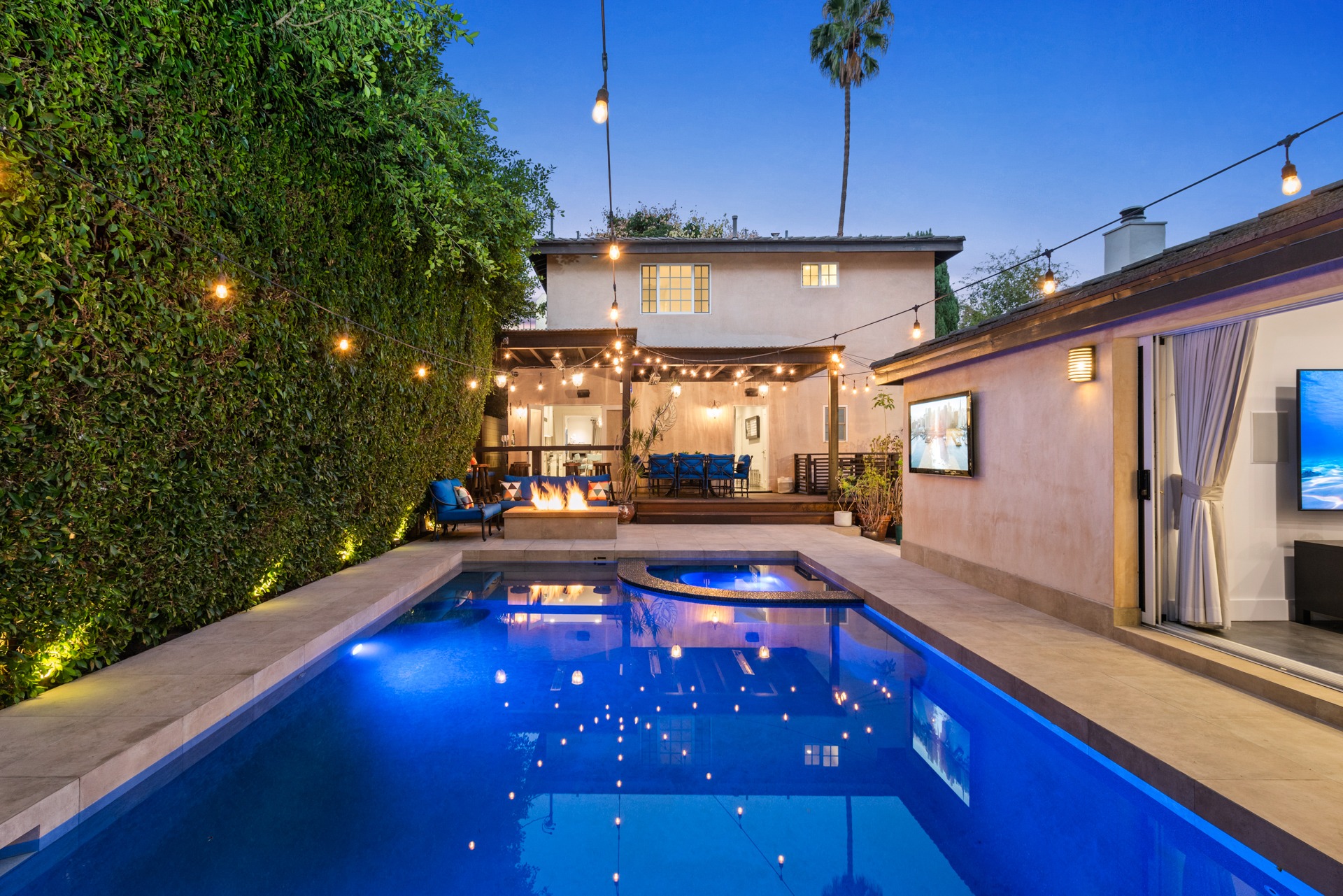 711 Huntley Dr, West Hollywood, CA 90069