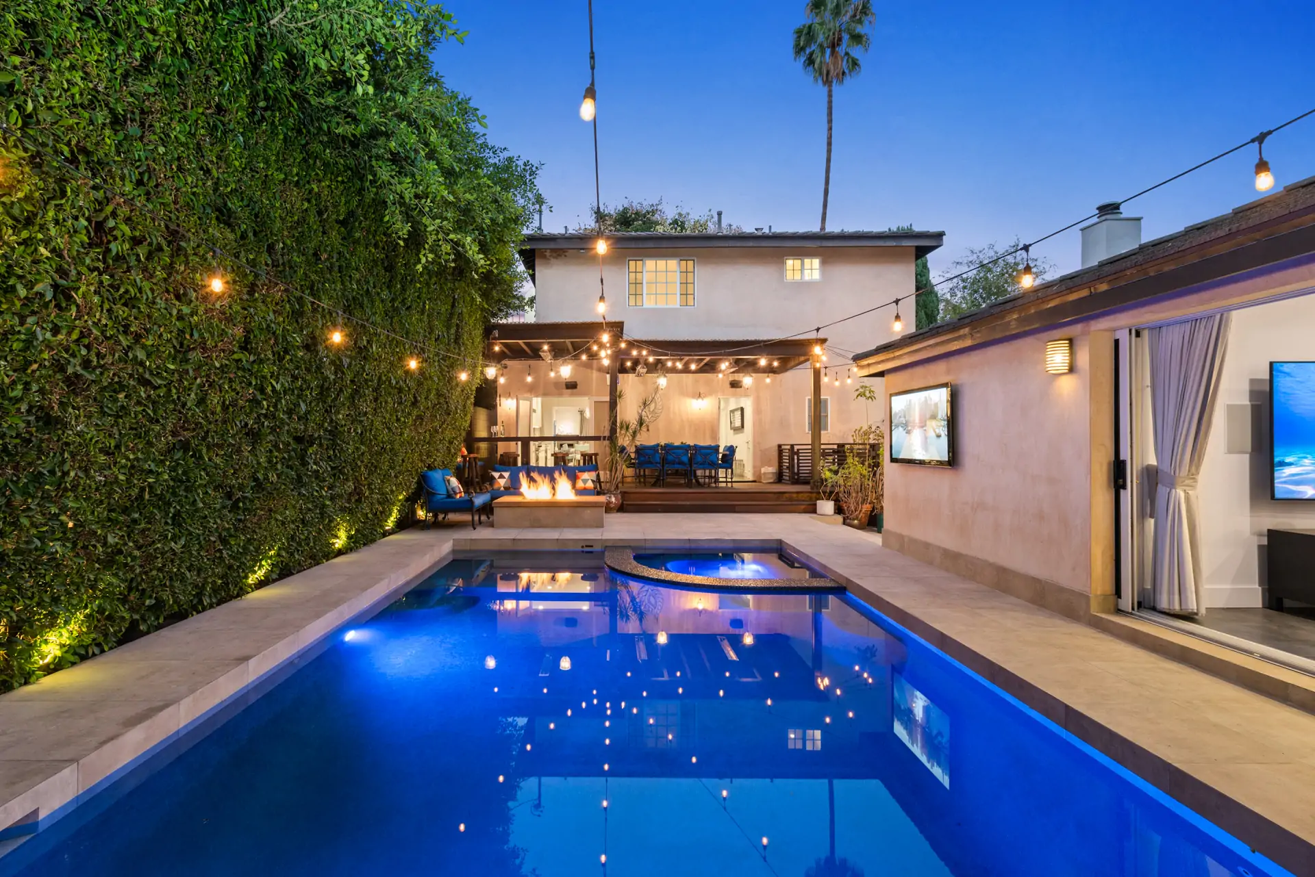 711 Huntley Dr, West Hollywood, CA 90069
