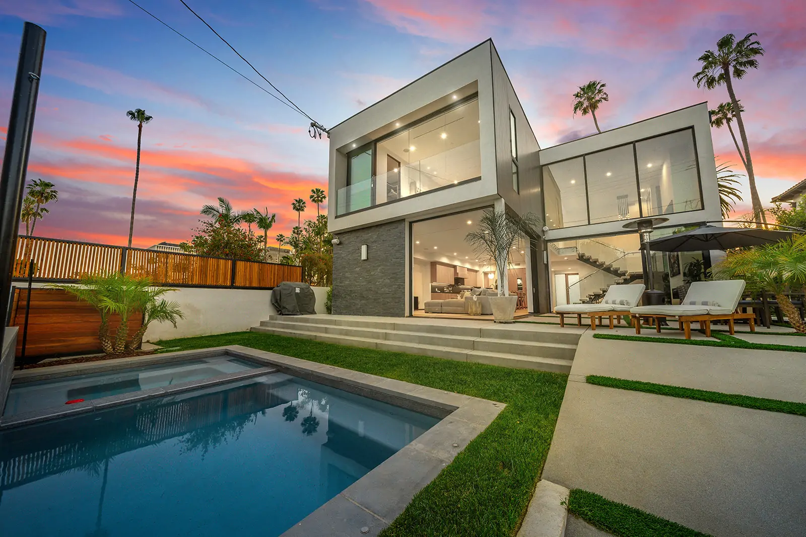 Luxury Beverly Hills Oasis: Pool, Spa & Views