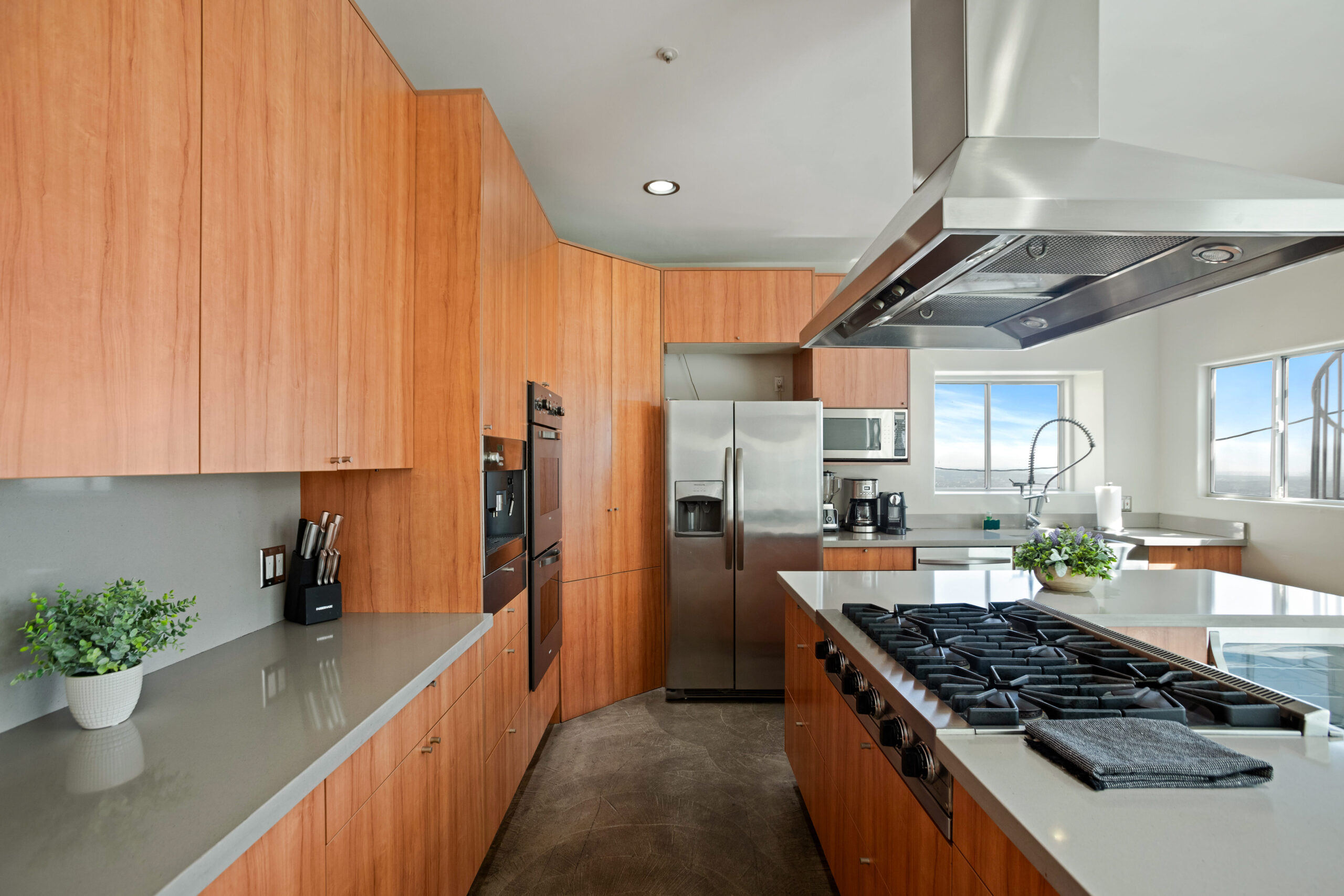 8435 Franklin Ave, Los Angeles, CA 90069