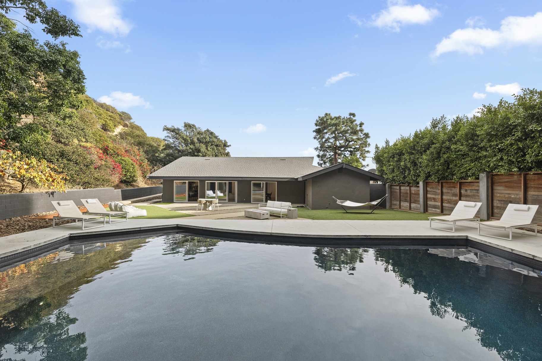 9289 Swallow Dr, Los Angeles, CA 90069