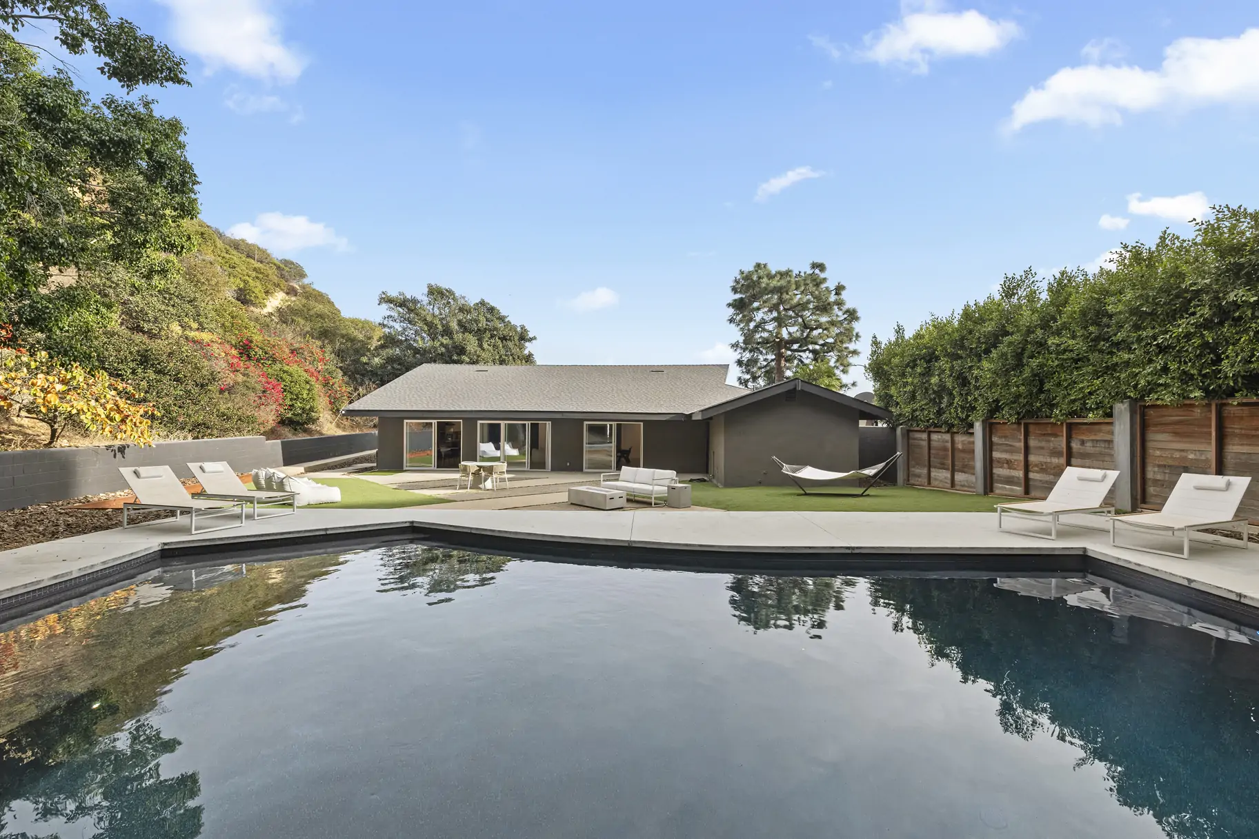 9289 Swallow Dr, Los Angeles, CA 90069