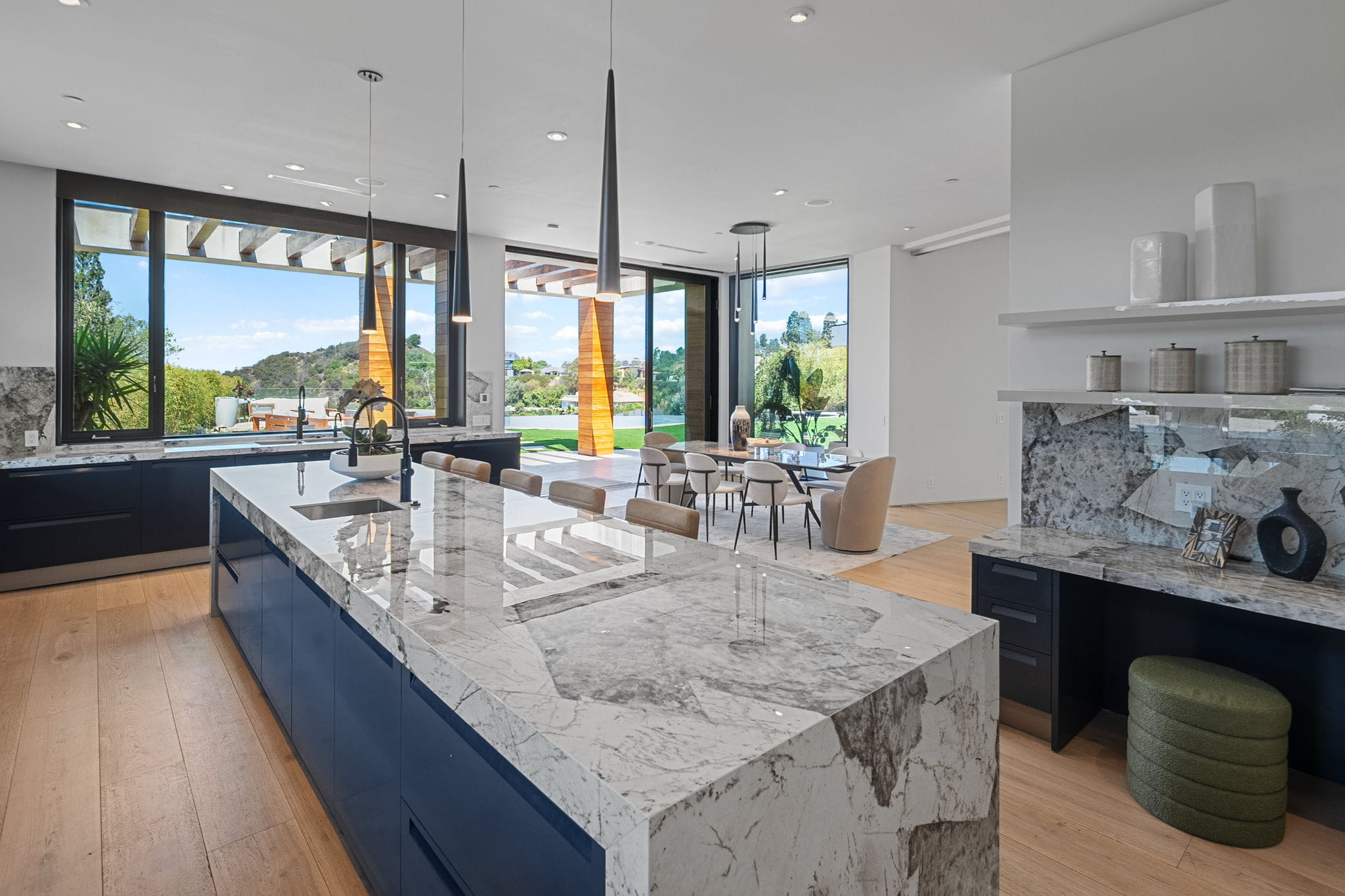 455 Castle Pl, Beverly Hills, CA 90210