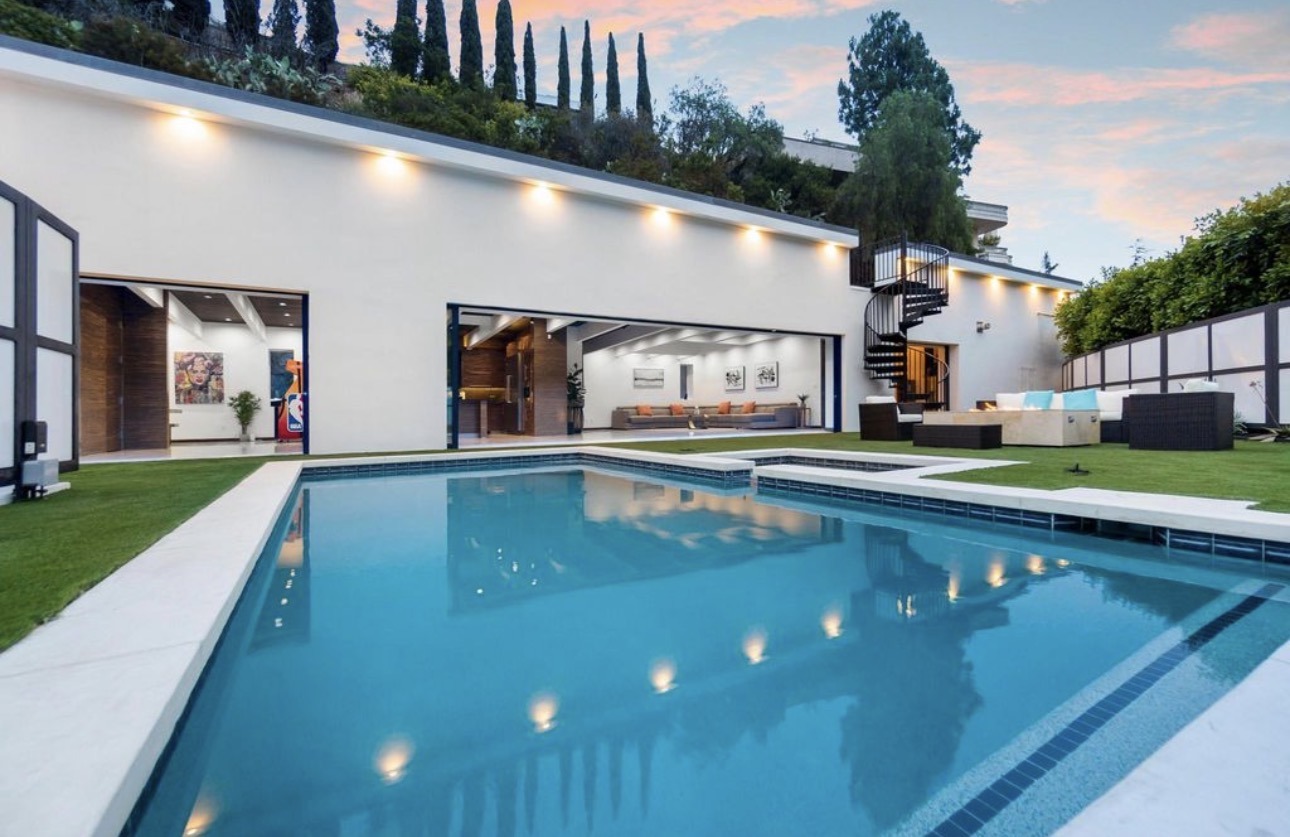 1401 Sunset Plaza Dr, Los Angeles, CA 90069