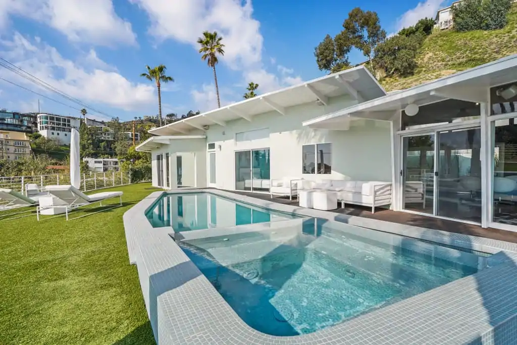 8411 Hollywood Blvd, Los Angeles, CA 90069