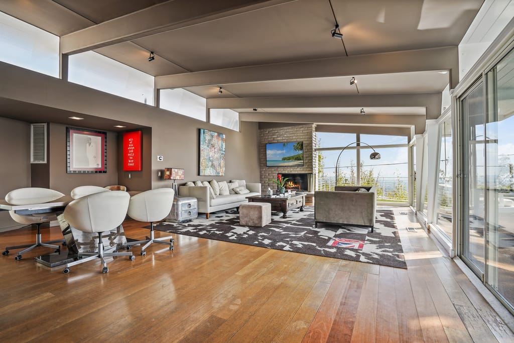 8411 Hollywood Blvd, Los Angeles, CA 90069