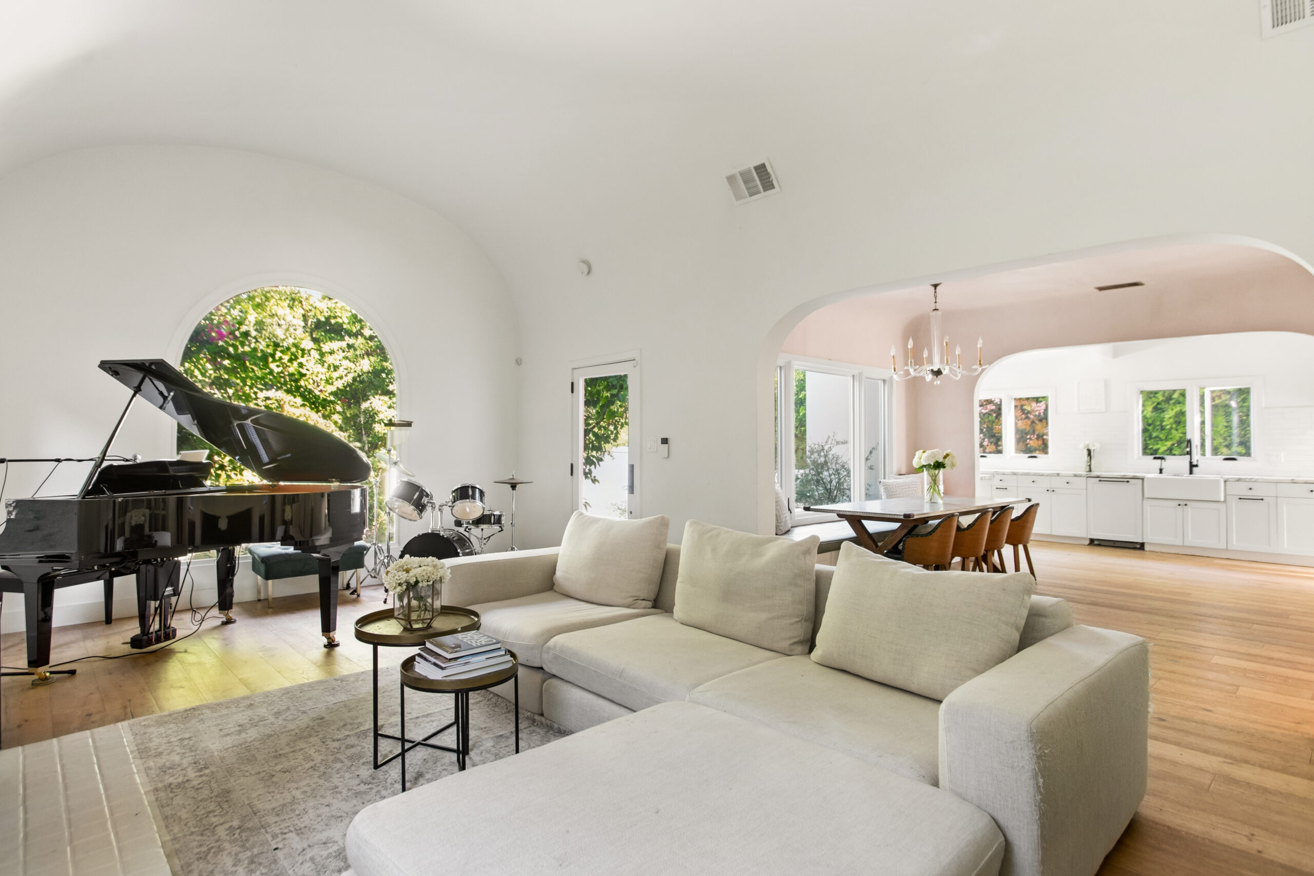 327 N Edinburgh Ave, Los Angeles, CA 90048
