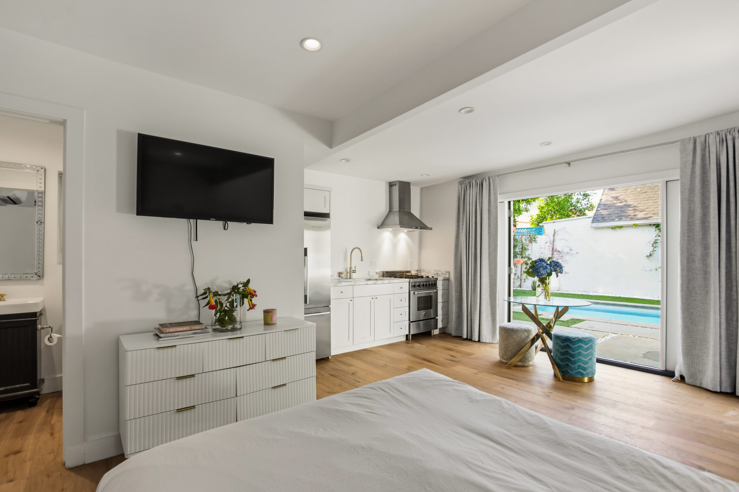 327 N Edinburgh Ave, Los Angeles, CA 90048