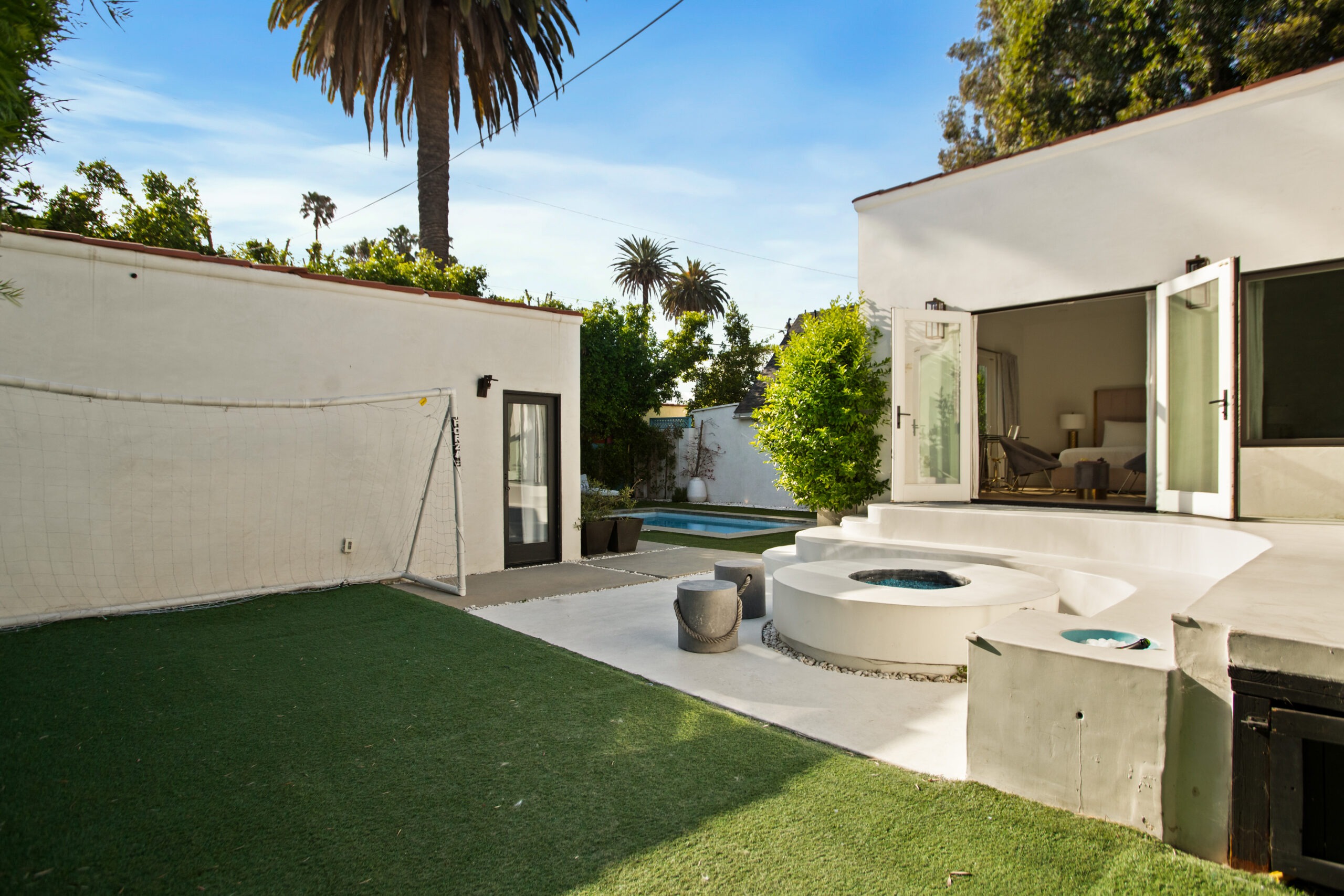 327 N Edinburgh Ave, Los Angeles, CA 90048