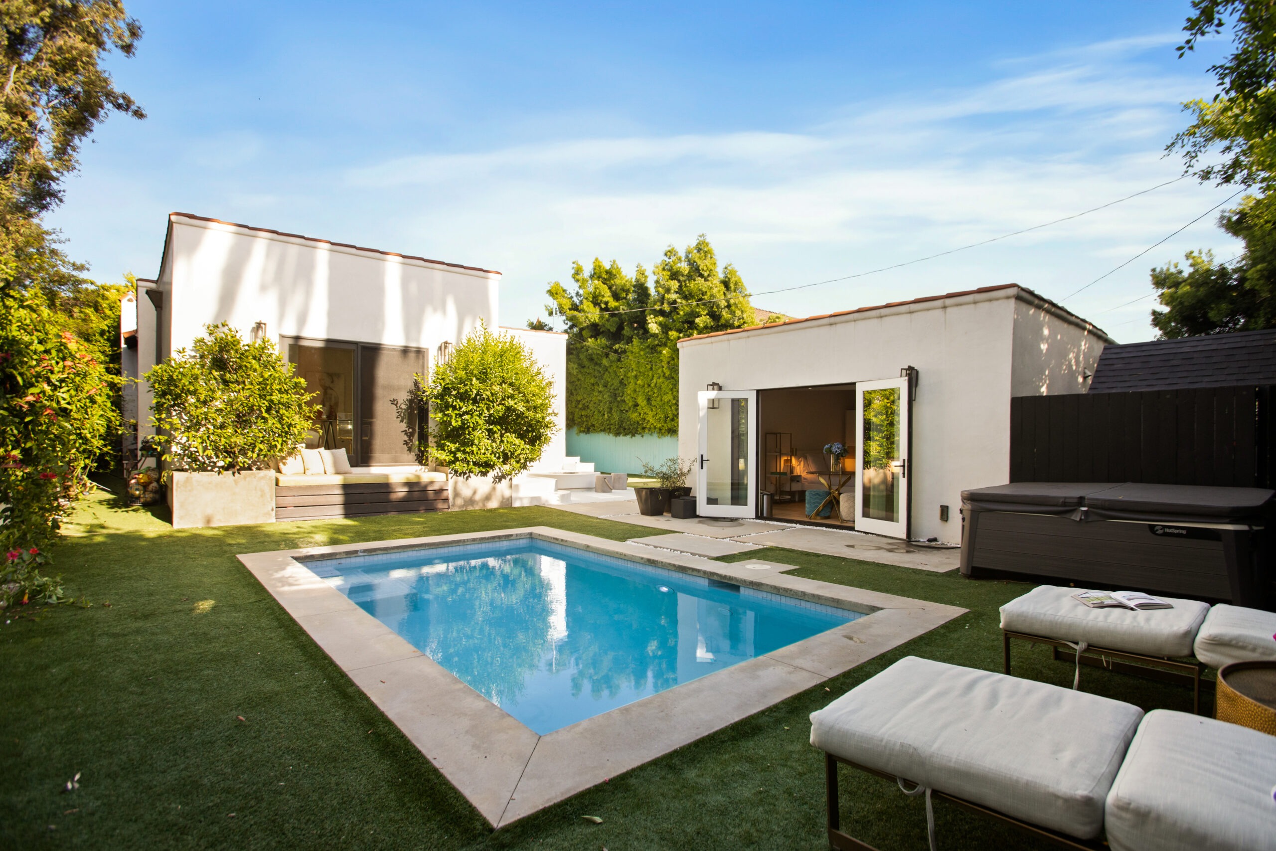 327 N Edinburgh Ave, Los Angeles, CA 90048